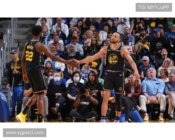 克洛尼首节火力全开四记三分狂砍13分1板1断展现神准外线能力