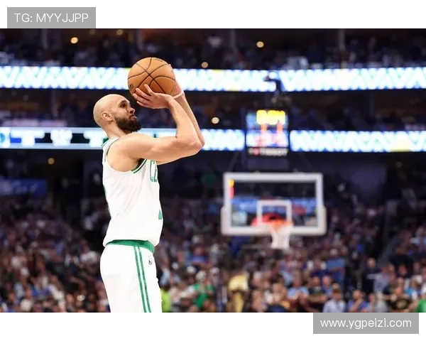 德里克怀特状态起伏16投6中三分球表现不佳但仍贡献16分5助攻2盖帽